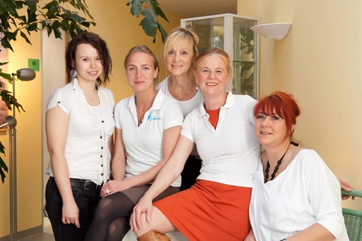 Gruppenfoto aller MitarbeiterInnen in Wellnesscenter